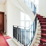 Air-Conditioned Studio Near Arc Triomphe