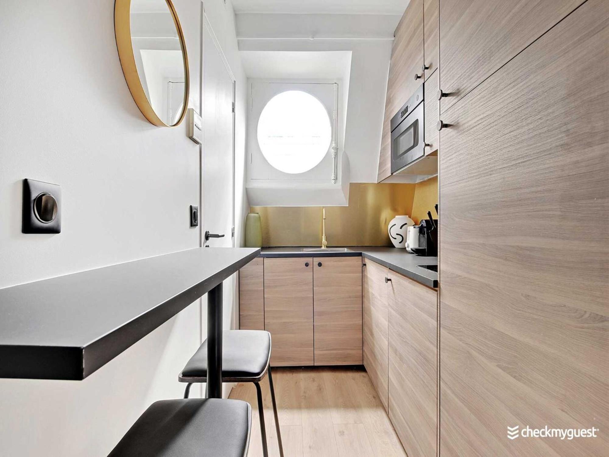 Apartment Air-conditioned Near Arc Triomphe