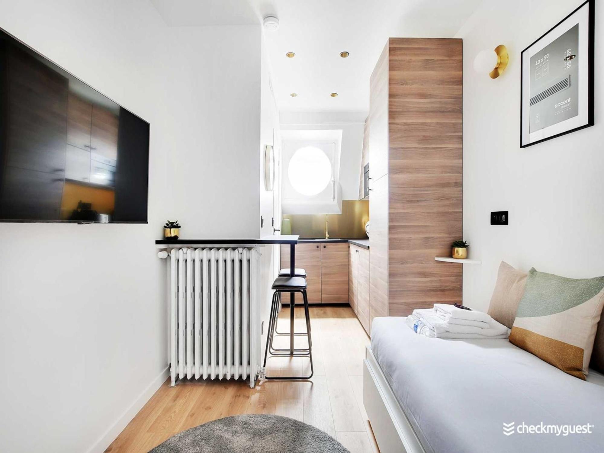 Air-conditioned Near Arc Triomphe Apartment *