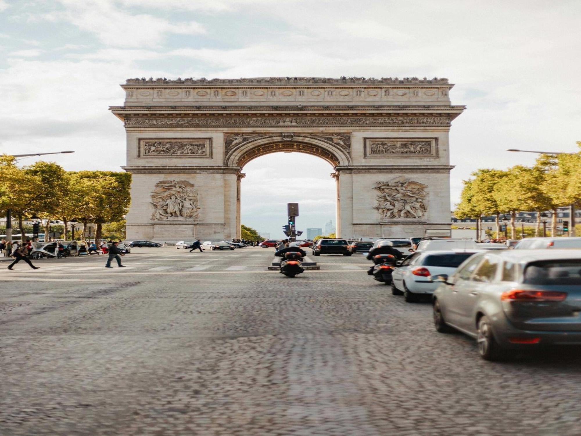 Air-conditioned Near Arc Triomphe Apartment