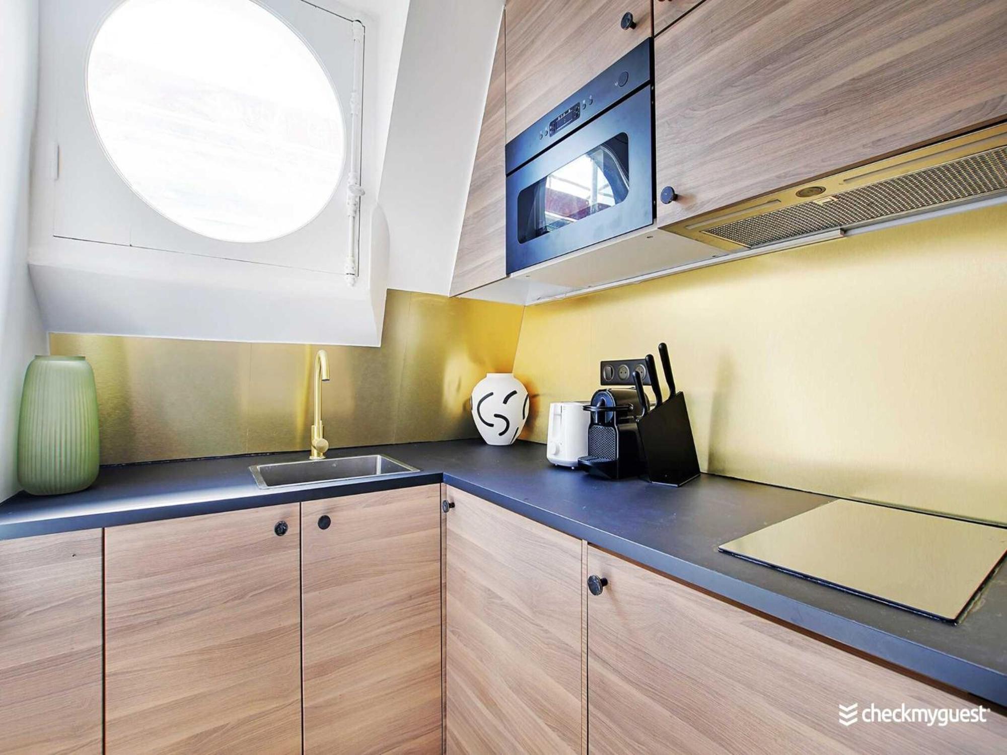 Apartment Air-conditioned Near Arc Triomphe *